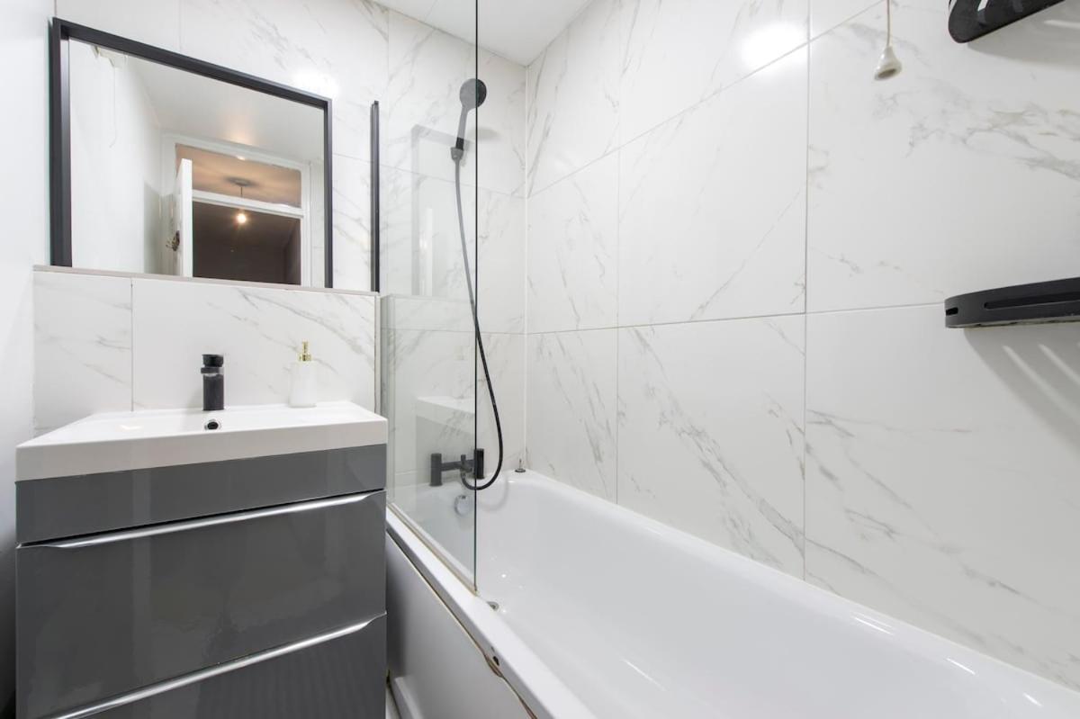 Lovely 2-Bed 20 Mins To Central לונדון מראה חיצוני תמונה
