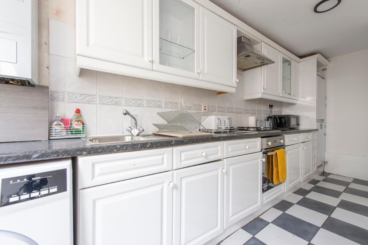 Lovely 2-Bed 20 Mins To Central לונדון מראה חיצוני תמונה